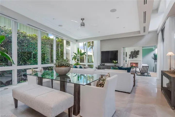 32 6th St S, Naples, Florida 34102
