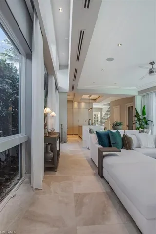 32 6th St S, Naples, Florida 34102