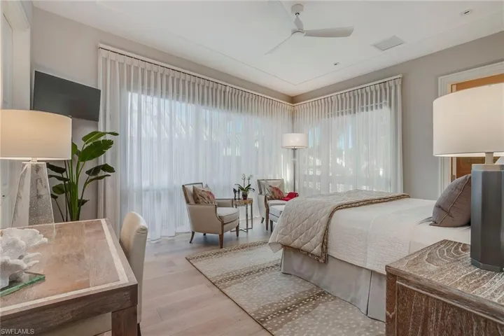 32 6th St S, Naples, Florida 34102