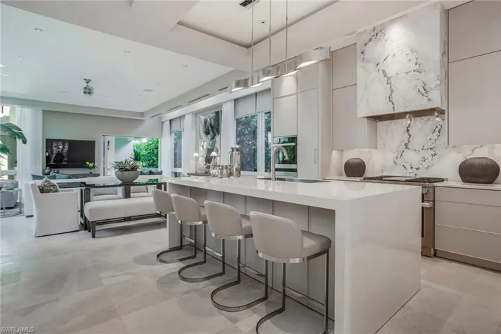 32 6th St S, Naples, Florida 34102