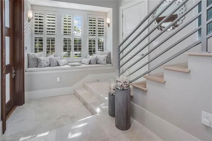 32 6th St S, Naples, Florida 34102