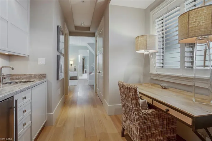 32 6th St S, Naples, Florida 34102