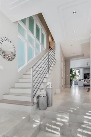 32 6th St S, Naples, Florida 34102