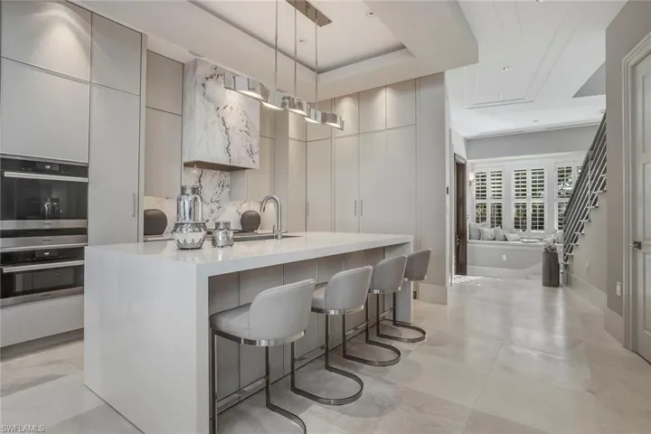 32 6th St S, Naples, Florida 34102