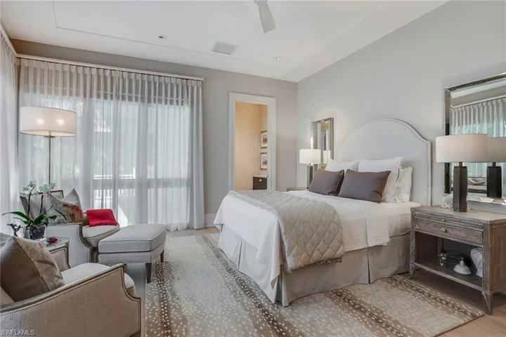 32 6th St S, Naples, Florida 34102