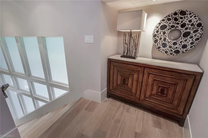 32 6th St S, Naples, Florida 34102
