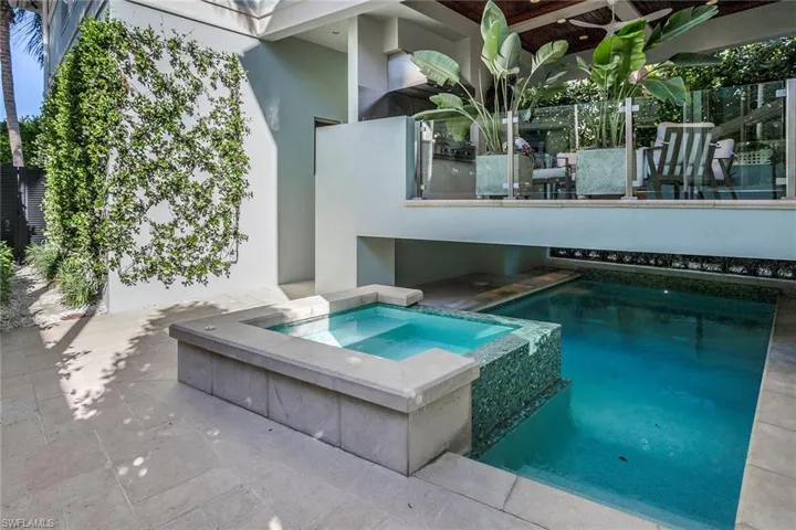 32 6th St S, Naples, Florida 34102