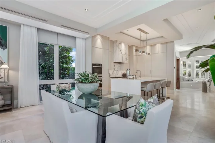 32 6th St S, Naples, Florida 34102
