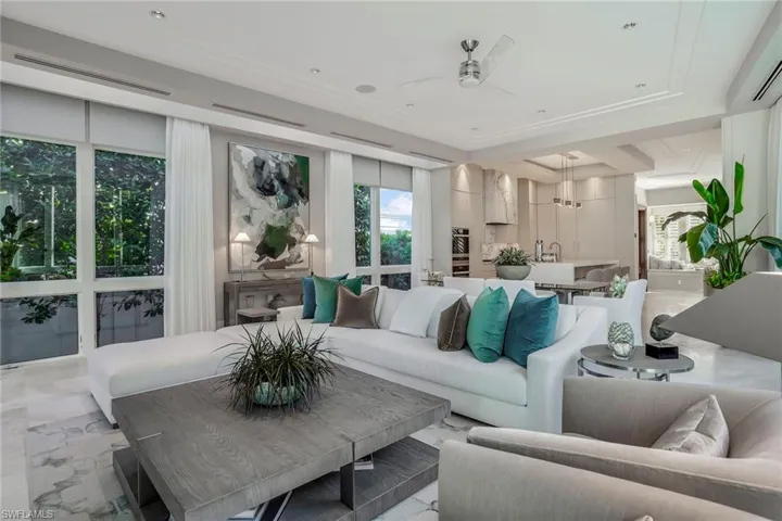 32 6th St S, Naples, Florida 34102