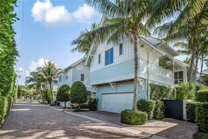 32 6th St S, Naples, Florida 34102