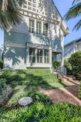 32 6th St S, Naples, Florida 34102