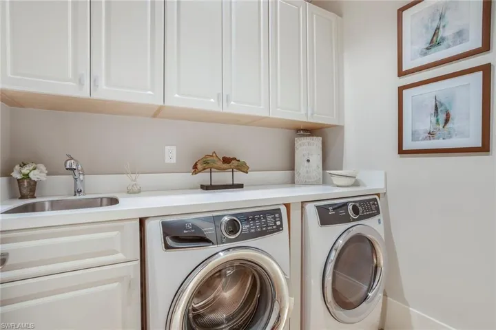 32 6th St S, Naples, Florida 34102