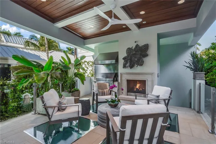 32 6th St S, Naples, Florida 34102