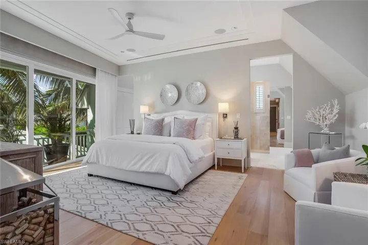32 6th St S, Naples, Florida 34102