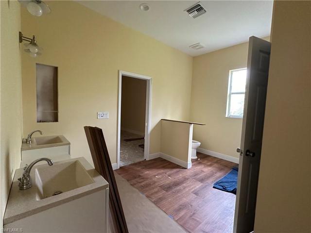20708  Charing Cross  CIR, Estero, FL 33928