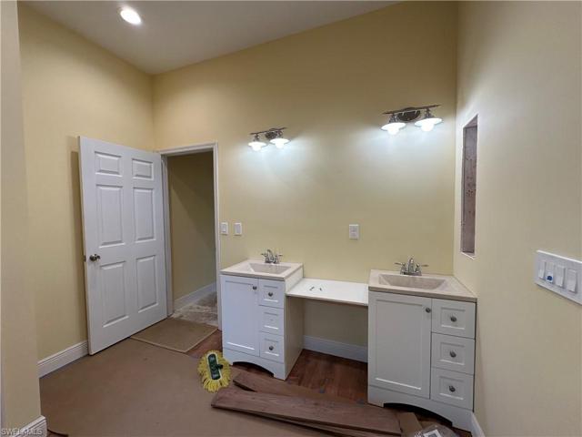 20708  Charing Cross  CIR, Estero, FL 33928