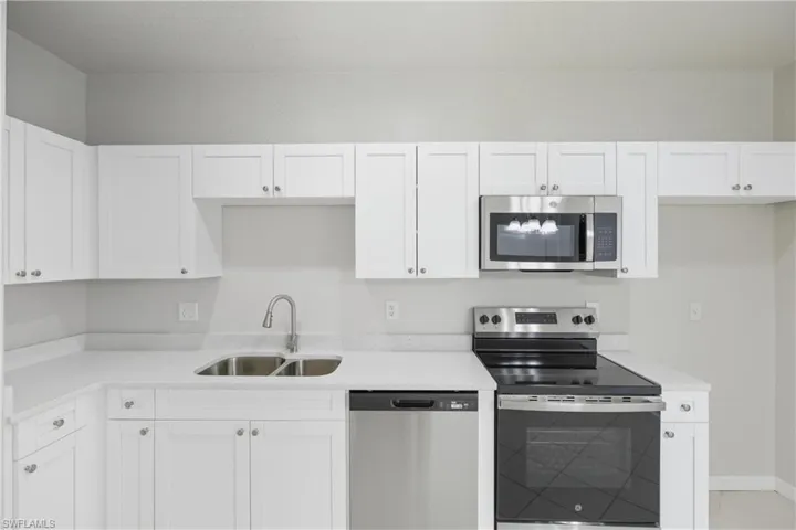 9656  Roundstone  CIR, Fort Myers, FL 33967