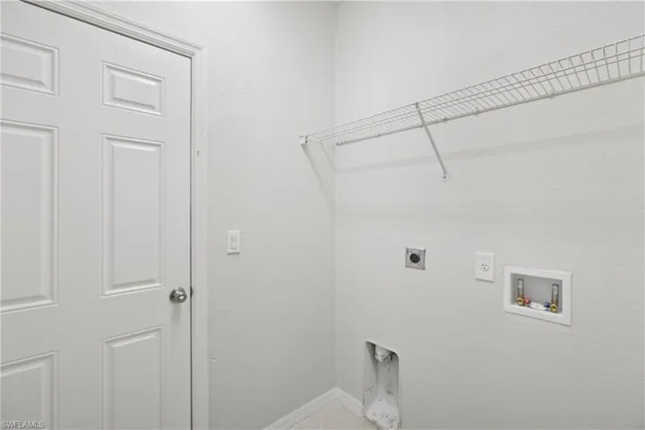 9656  Roundstone  CIR, Fort Myers, FL 33967