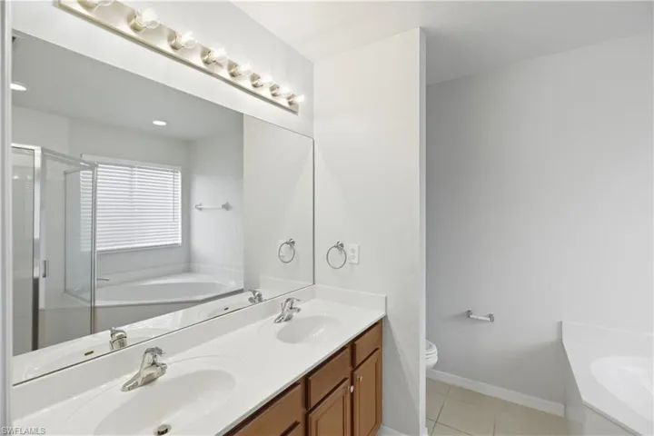 9656  Roundstone  CIR, Fort Myers, FL 33967