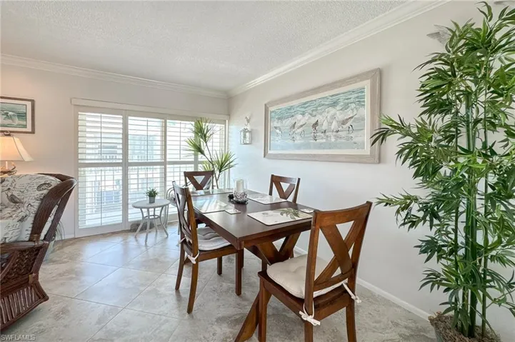 618  12th S AVE, Naples, FL 34102