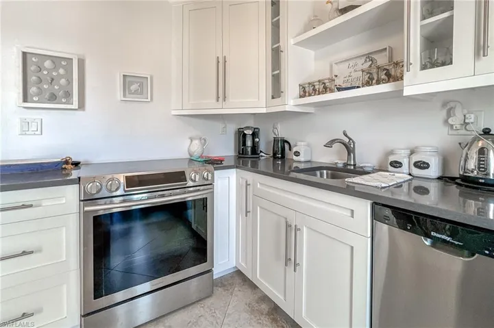 618  12th S AVE, Naples, FL 34102