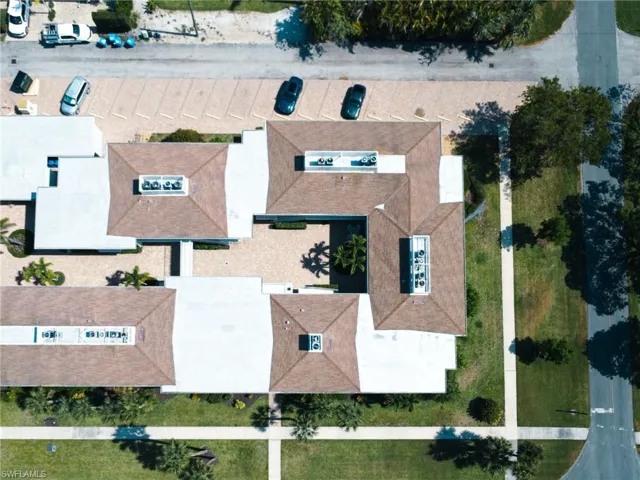 618  12th S AVE, Naples, FL 34102