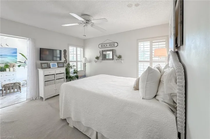 618  12th S AVE, Naples, FL 34102