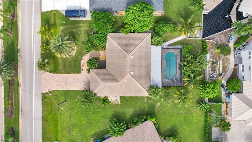 Birds eye view of property