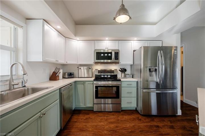 spacious kitchen with stainless steel appliances - refrigerator, microwave, Dishwasher, and Glass stove top
