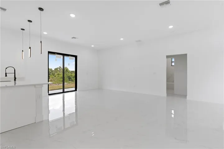636  Keller E ST, Lehigh Acres, FL 33974