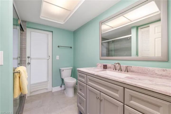 Guest Bath with Pool Access!