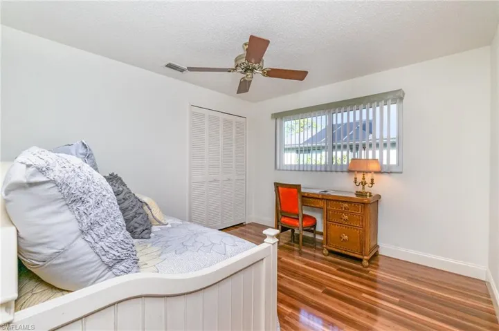 Trundel Bed & Desk in Den/Guest Bedroom #3!