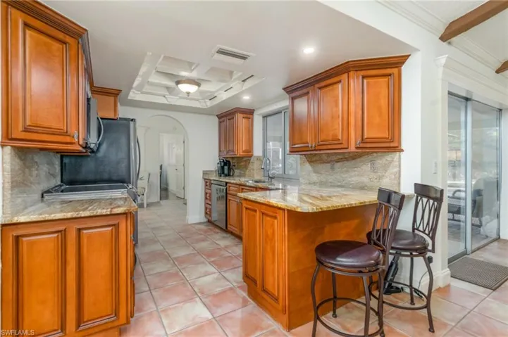 Attractive Kitchen w/ Bar Seating!