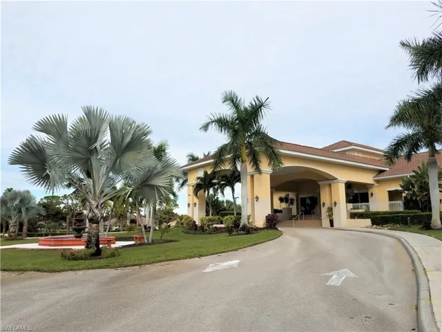 Clubhouse Porte Cochere