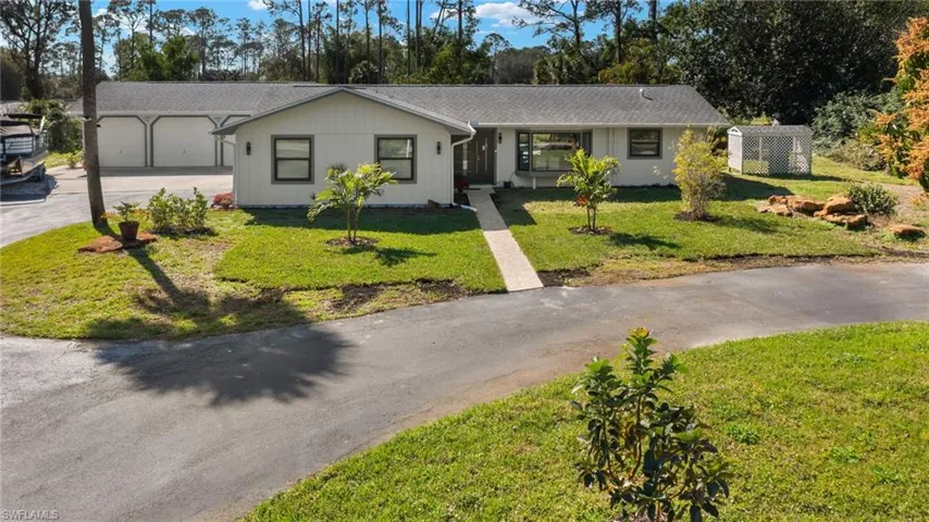 5533  Wendy  LN, Naples, FL 34112