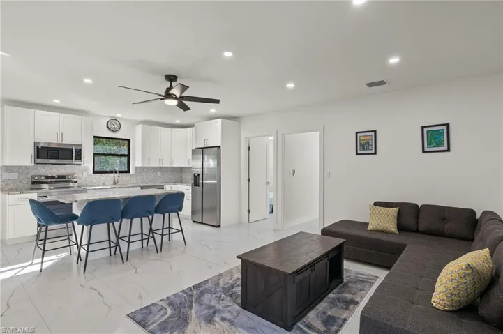 Guest House Living room with ceiling fan and sink