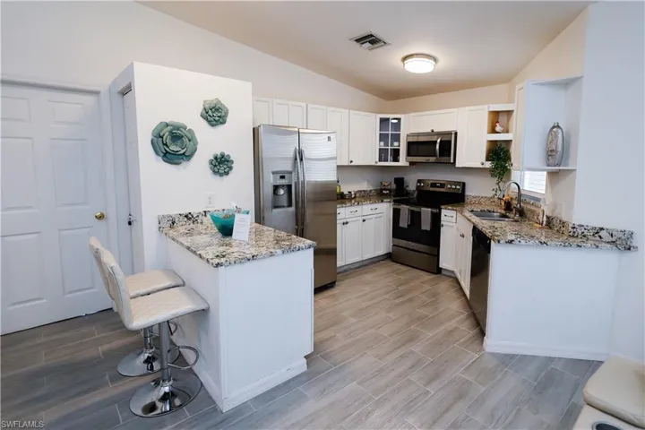 650  103rd N AVE, Naples, FL 34108