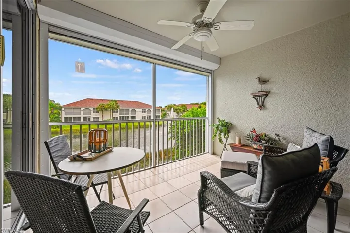 Sunroom with ceiling fan