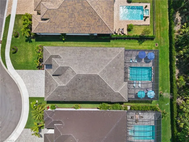 Bird's eye view of a pool area