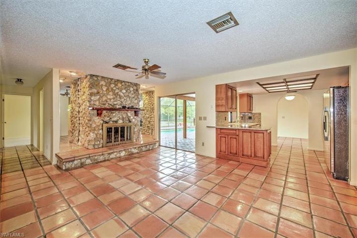 Family Room w/Fire Place