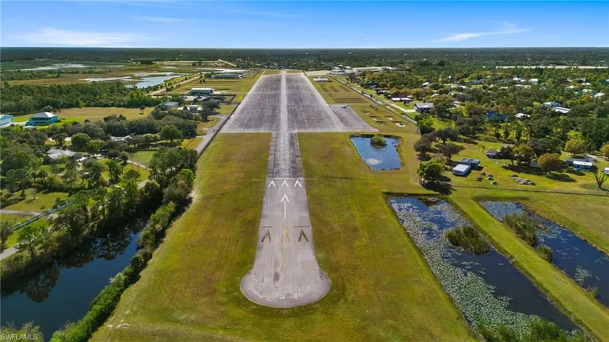Welcome home to FL59, imagine landing and taxiing your aircraft to your home and hangar!