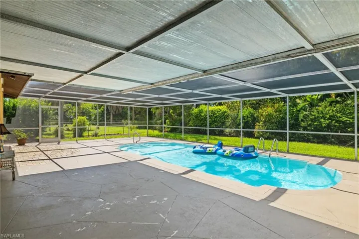 Huge screened lanai