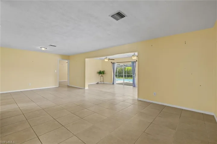 Living/Dining area
