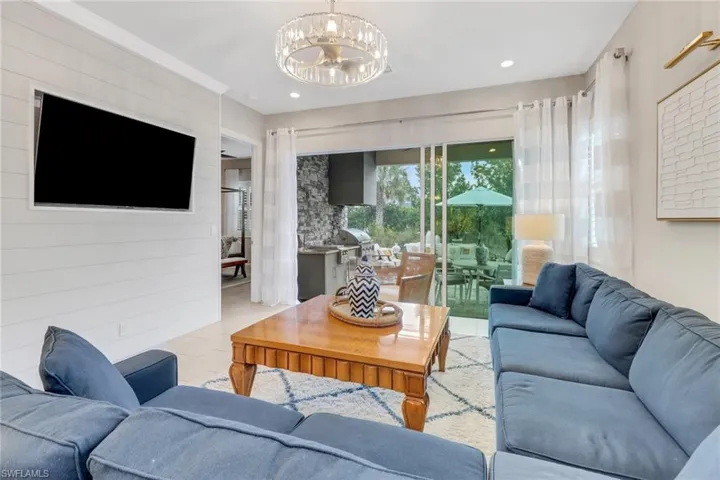 9052  Saint Lucia  DR, Naples, FL 34114
