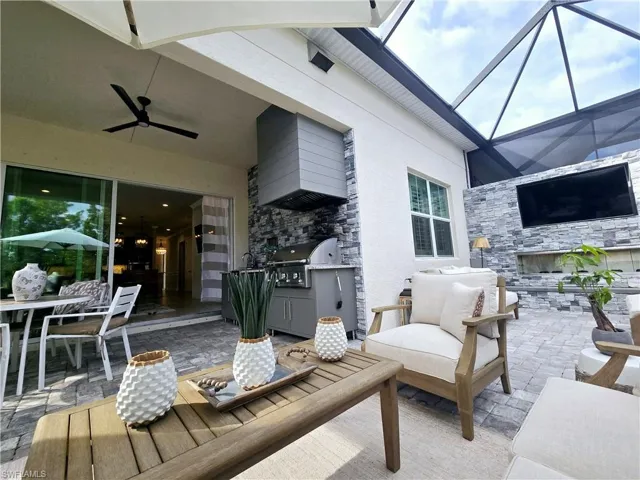9052  Saint Lucia  DR, Naples, FL 34114