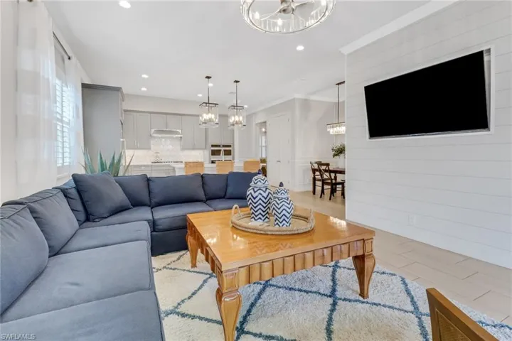 9052  Saint Lucia  DR, Naples, FL 34114