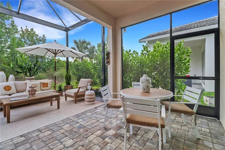 9052  Saint Lucia  DR, Naples, FL 34114
