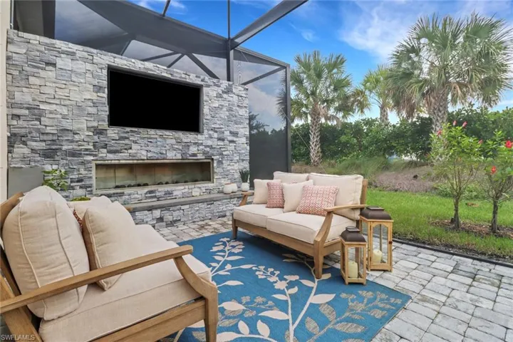 9052  Saint Lucia  DR, Naples, FL 34114
