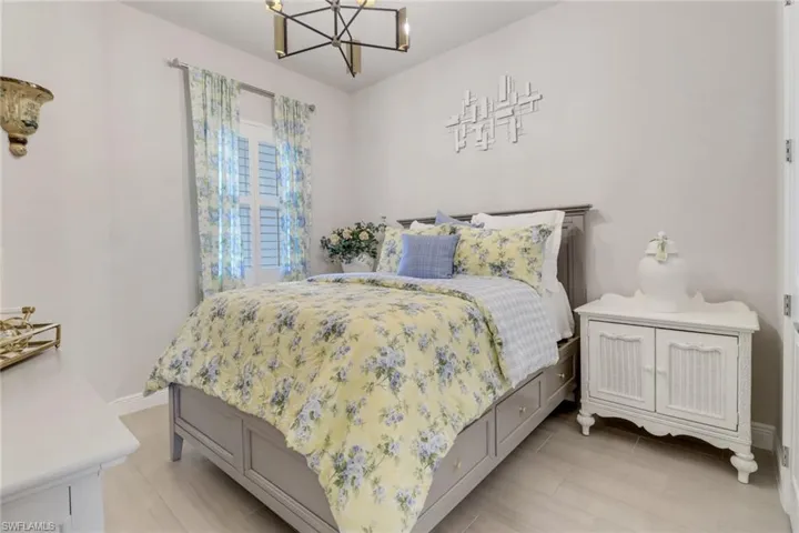 9052  Saint Lucia  DR, Naples, FL 34114
