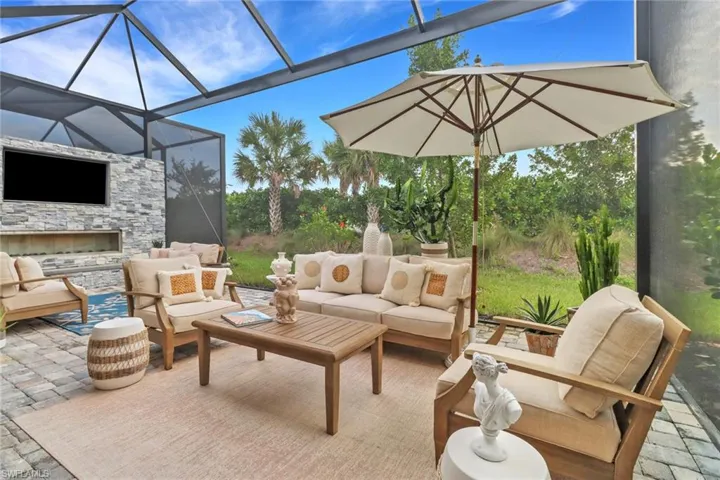 9052  Saint Lucia  DR, Naples, FL 34114